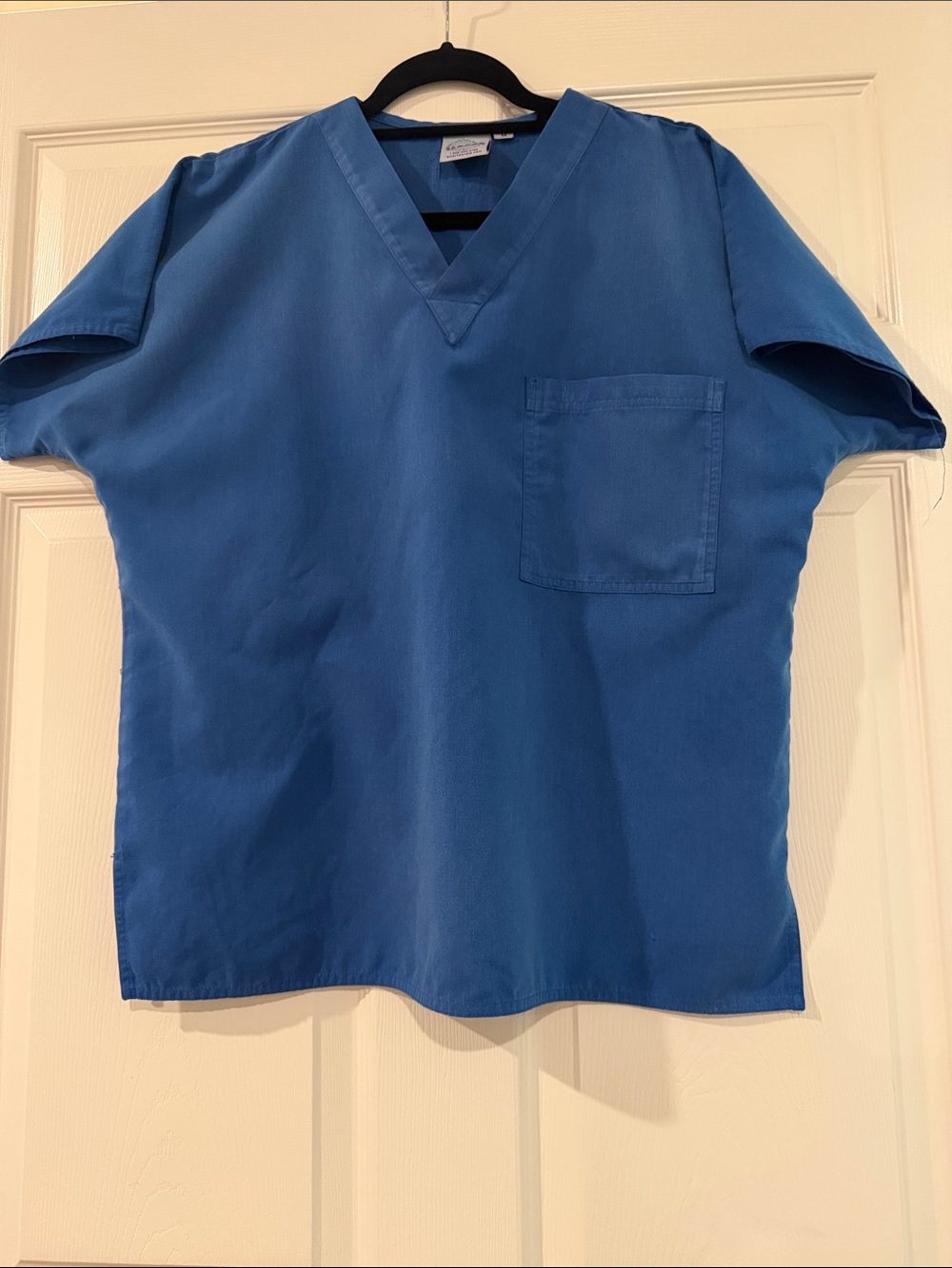 Unisex Medium  V-Neck Medical Scrub Top in Royal Blue with Chest Pocket